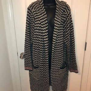 Long sweater with a hood.